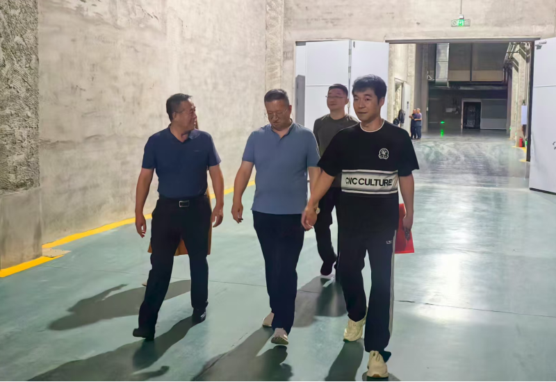 哈尔滨市退役军人事务局就业创业处处长李冰一行走访慰问利如金农业集团远海分公司